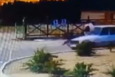 Karşıya geçmeye çalışan yayaya otomobil çarptı