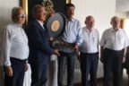 PEV Okulları’ndan Nihat Zeybekci’ye plaketli teşekkür