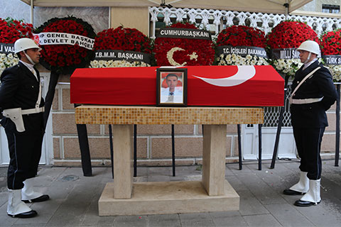 Şehit polis memuru son yolculuğuna uğurlandı