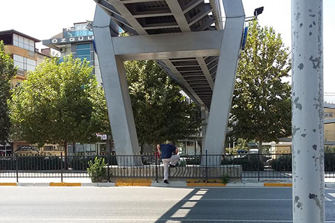 Karşıya böyle geçti