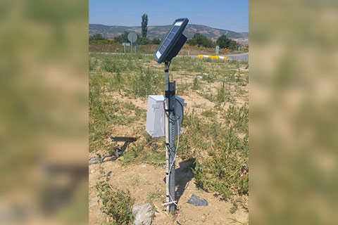 POLİS İKAZ LAMBASI ÇALINDI