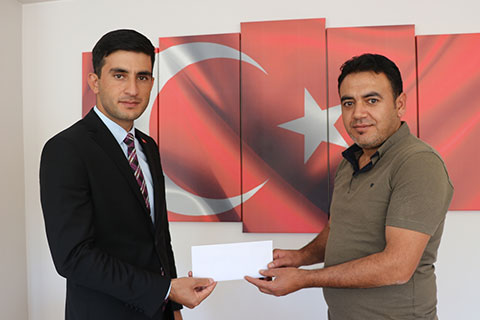 Bir aylık muhtarlık maaşını devlete bağışladı