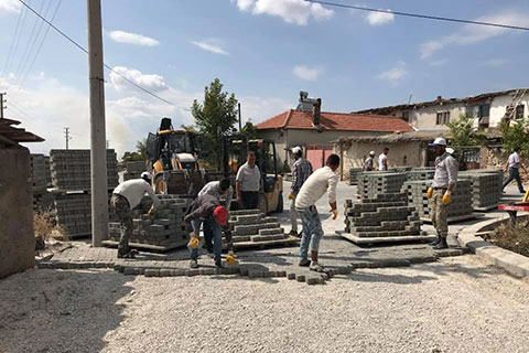 ÇİVRİL’DE ÜST YAPI ÇALIŞMALARI DEVAM EDİYOR