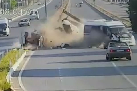 Çivril’deki kazada dehşet anları kamerada