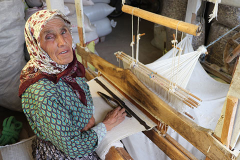 Meraklısı için asırlık tezgahta antika bez