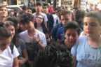 HER ŞEY BİR İMZA BİR SELFIE İÇİN