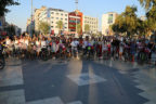 Süslü kadınlar 2. kez pedal çevirdi
