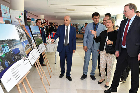 Büyükelçinin ziyaretleri sürüyor