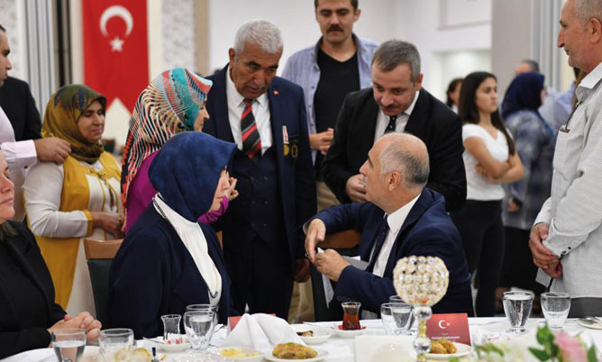Gazi ve Gazi Yakınları yemekte buluştu