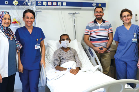 Önce annesinden, sonra babasından ve şimdi de eşinden böbrek aldı…