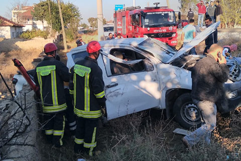 Büyükşehir aracı devrildi, 1 kişi öldü, 3 kişi yaralandı
