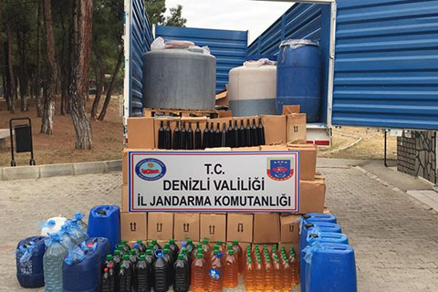 Çal’da kaçak içki operasyonu: 3.2 ton