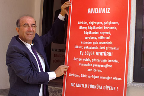 Sabri Yıldız, seçim ofisine “Andımız”ı astı