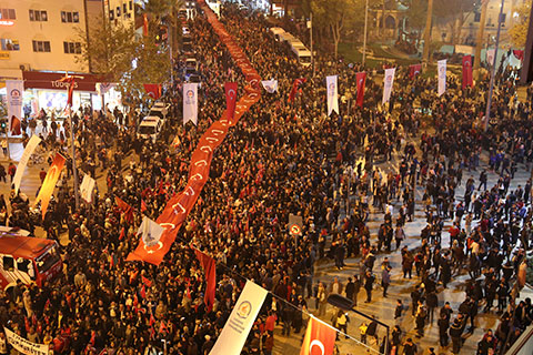 Denizli Cumhuriyet’e sahip çıktı, on binler sel olup aktı