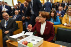 İYİ Parti Lideri Akşener Çivril elmasına bayıldı