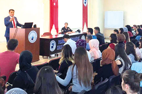 Öğrenciler ‘terör’ konusunda bilgilendirildi