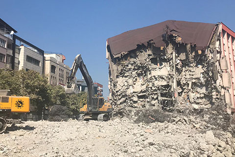 Özel İdare İşhanı’nda yıkımı sürüyor
