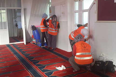 Tavas’ta camilerde temizlik seferberliği