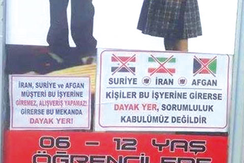 Denizli’de bir esnafın işyeri camına yapıştırdığı afiş tepki aldı
