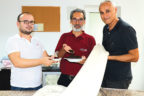 Üzerine çay döktü, aklına bir fikir geldi ve yaptı