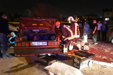 Yenişehir’de 2 otomobil çarpıştı, 3 kişi yaralandı