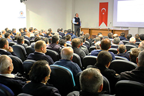 Büyükşehir Belediyesi Otobüs şoförlerine trafik eğitimi verildi