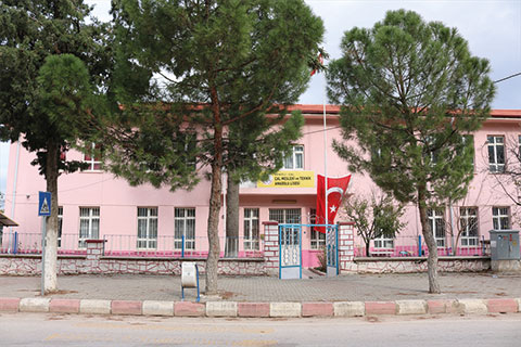 Meslek Lisesi depreme dayanıksız olduğu için boşaltıldı