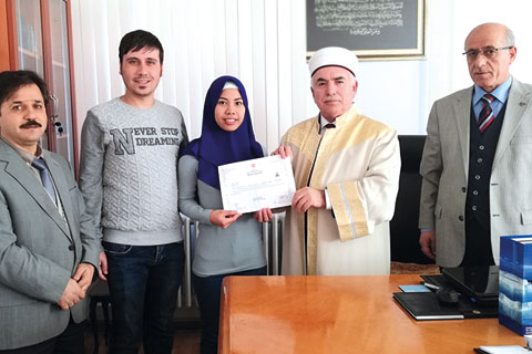 Türk genç ile nişanlanan Endonezyalı kadın müslüman oldu
