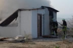 Sarayköy’de bağ evi alevlere teslim oldu