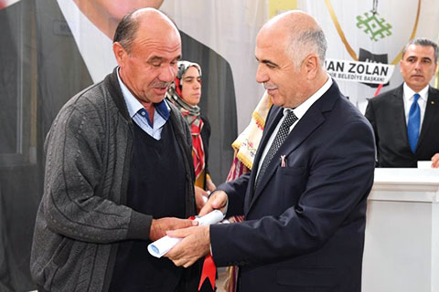 Tavas’ın Medet Mahallesi’nde arsalar törenle dağıtıldı