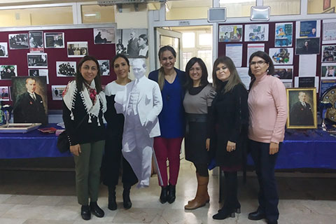 Öğretmenlerden, öğrencilere sergi sürprizi