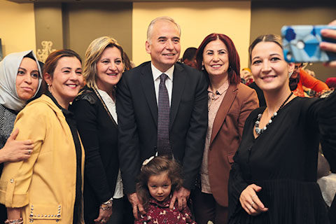 Kadınlardan Başkan Osman Zolan’a tam destek