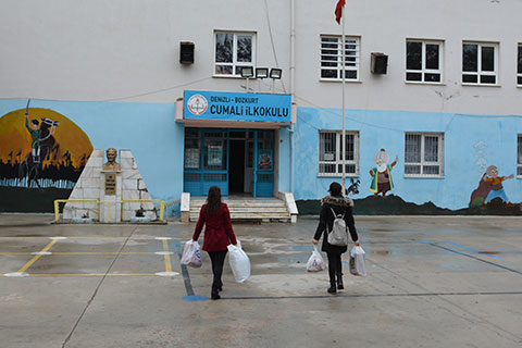 Ekpen Tekstil’den Cumalı İlkokulu’na yeni yıl sürprizi