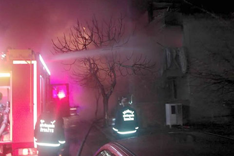 Karşıyaka’da çıkan yangında 3 kişi ölümden döndü
