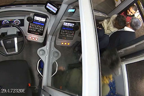 Yolcusu hastalanan otobüs şoförü hastaneye gitti
