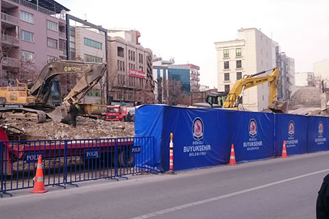 Özel İdare İşhanı’nda yıkım bitti temizlik bitmedi