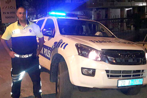 Kalp krizi geçiren trafik polisi hayatını kaybetti