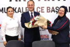 Kadın kollarının desteğini alan Örki, “Zafer bizim” dedi