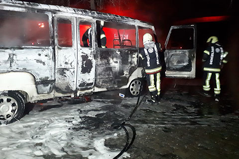 Çakmak Mahallesi’nde minibüs kundaklandı