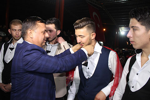 Kınalı kuzular Akcan uğurladı