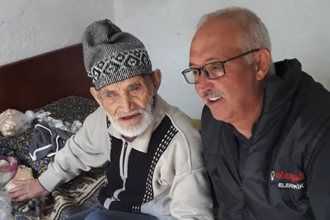 Asırlık çınar devrildi