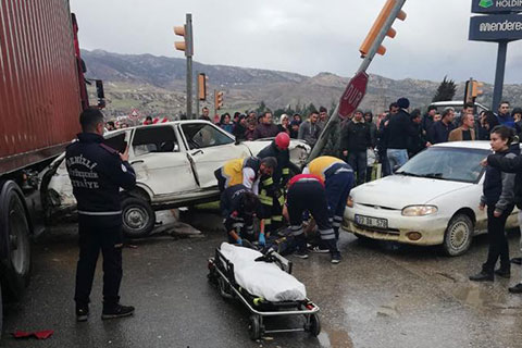 Sarayköy’de kaza: 1’i ağır 3 yaralı