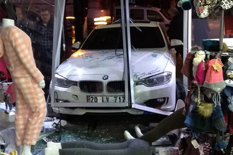 Servergazi’de otomobil iş yerine girdi