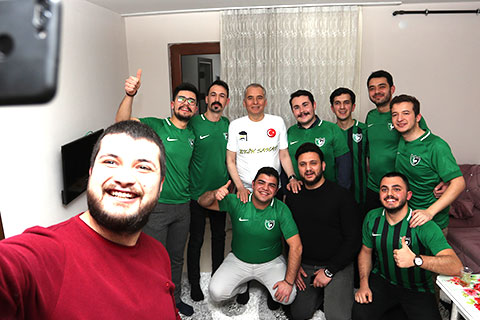 Zolan’dan çay davetine yeşil-siyah sürprizi
