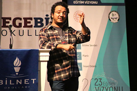 Oytun Erbaş’tan Stand Up kıvamında eğitim semineri