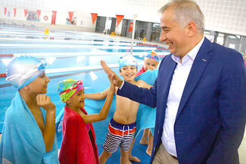 Kapalı yüzme havuzları büyük ilgi gördü
