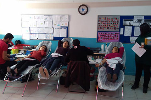 Öğretmen ve öğrenciler kan bağışladı