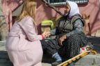 Her ziyaret ettiği yerde başkan gibi karşılanıyor