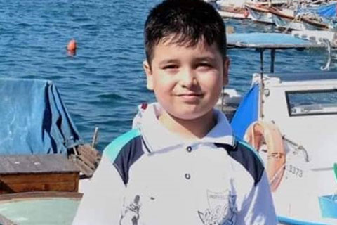 Hafif ticari aracın çarptığı çocuk kurtarılamadı