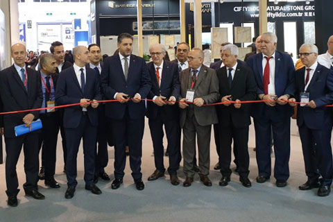 Doğal taş üreticisinin işi zor